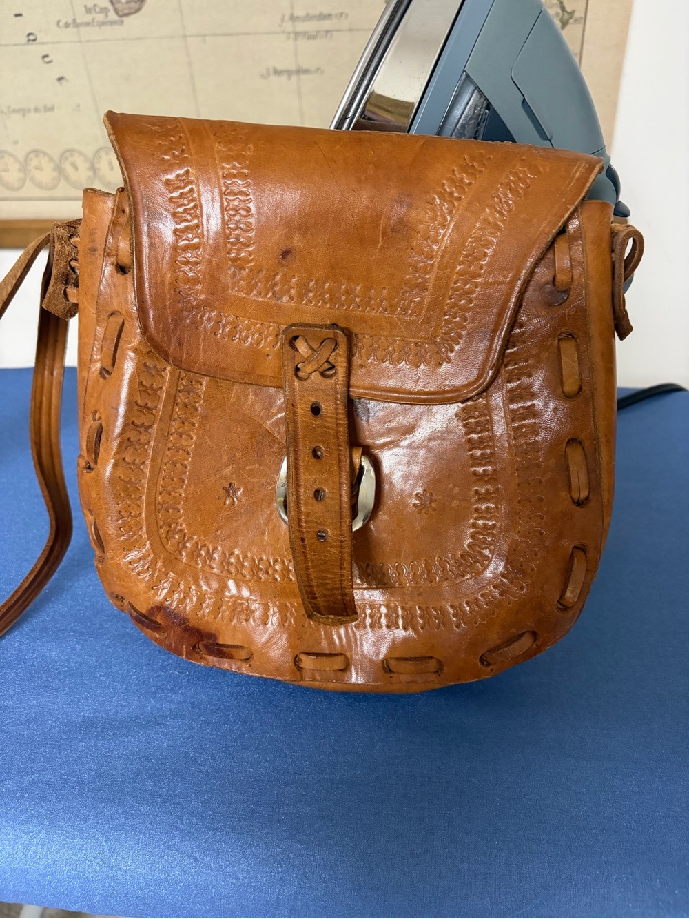 Leather Crossbody Bag in Cognac Brown